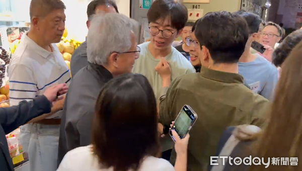 ▲▼黃仁勳現身莉莉水果店。（圖／記者林東良翻攝）