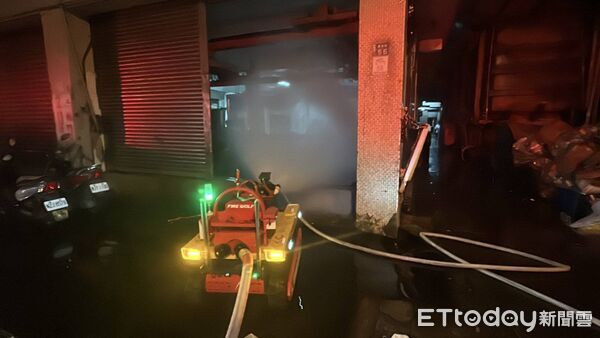 ▲▼蘇澳冷凍食品工廠氨氣外洩，消防機器人出動稀釋濃度成功解除警報。（圖／記者游芳男翻攝，下同）