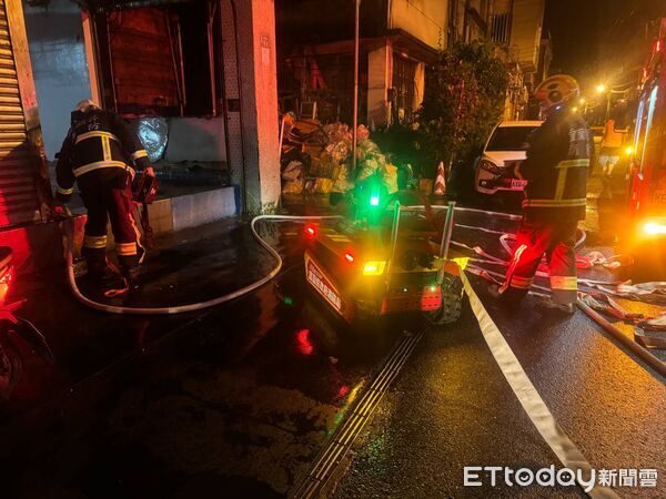 ▲▼蘇澳冷凍食品工廠氨氣外洩，消防機器人出動稀釋濃度成功解除警報。（圖／記者游芳男翻攝，下同）