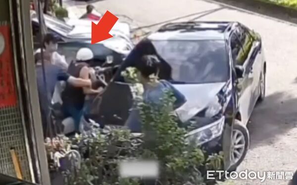 ▲海巡與警方聯手查緝行動，現場查扣多包毒品與吸食器具。（圖／記者游瓊華翻攝）