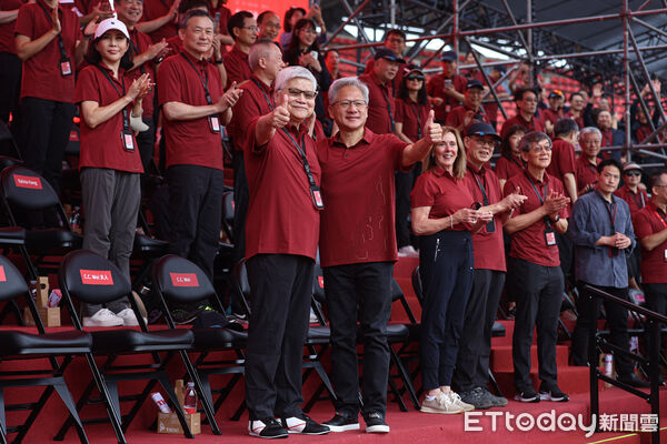 ▲魏哲家董事長陪同輝達創辦人黃仁勳出席台積電運動會。（圖／記者林敬旻攝）