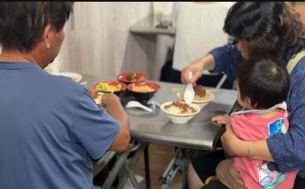 ▲名店阿泉爌肉飯強勢回歸。（圖／記者唐詠絮翻攝，以下同）