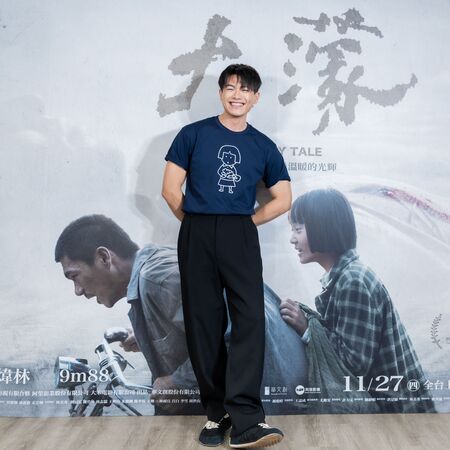 ▲電影《大濛》（左起）監製葉如芬、主演9m88、柯煒林、方郁婷與導演陳玉勳一同暢聊拍攝點滴。（圖／華文創提供）