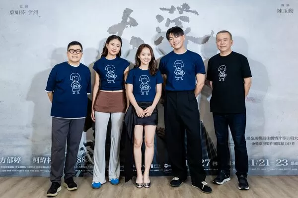 ▲電影《大濛》（左起）監製葉如芬、主演9m88、柯煒林、方郁婷與導演陳玉勳一同暢聊拍攝點滴。（圖／華文創提供）