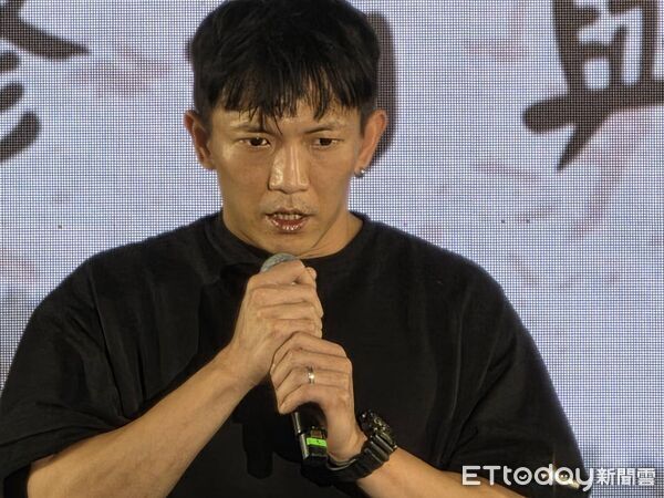 ▲顏正國告別式，鋼鐵爸，黃尚禾，書法老師。（圖／記者葉文正攝）