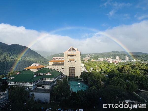 ▲▼文大教授周昆炫表示，陽明山在11月最容易看到彩虹，觀賞彩虹地點，則以紗帽山觀景台最佳。（圖／周昆炫提供）