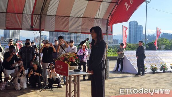 ▲▼國民黨主席鄭麗文8日下午出席台灣地區政治受難人互助會舉辦的2025年「五○年代白色恐怖秋祭追思慰靈大會」。（圖／記者呂佳賢攝）