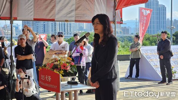 ▲鄭麗文8日下午出席2025年「五○年代白色恐怖秋祭追思慰靈大會」。（圖／記者呂佳賢攝）