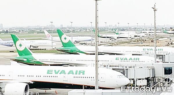 ▲鄭姓女子今年5月間自日本大阪搭乘長榮航空返回桃園機場途中，躲在廁所偷抽電子菸，被空姐發現後訴請航警究辦。（資料照／記者沈繼昌攝）