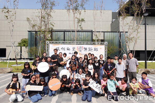 ▲碳佐麻里連14年響應伊甸公益行動，邀偏鄉學童共度感恩童樂日。（記者林東良翻攝，下同）