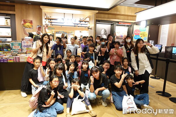 ▲碳佐麻里連14年響應伊甸公益行動，邀偏鄉學童共度感恩童樂日。（記者林東良翻攝，下同）