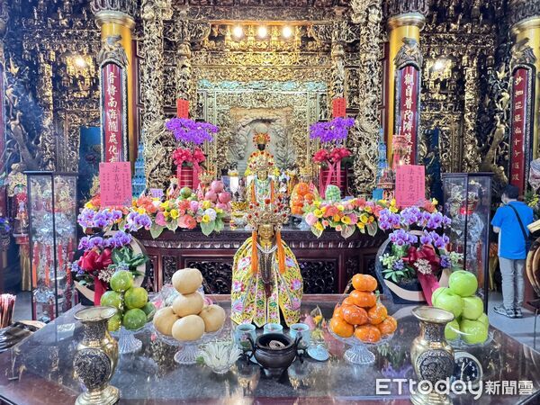 ▲農曆九月十九日是觀世音菩薩出家紀念日，台南市安平觀音亭於11月8日舉辦盛大法會及「觀音佛誕平安宴」，中午平安宴開270桌，逾2千多人與會祝壽，場面熱鬧非凡。（圖／記者林東良翻攝，下同）