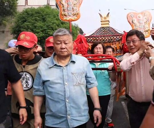 ▲今天大甲媽祖寶斗媽祖與田中媽祖齊聚上演三媽會，為田中馬賜福。（圖／翻攝自大甲鎮瀾宮直播）