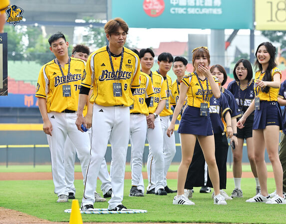 ▲▼中信兄弟感謝祭、王威晨。（圖／中信兄弟提供）