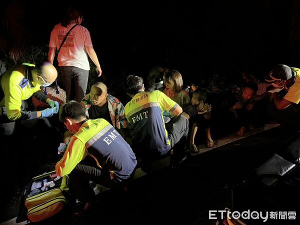 ▲▼全家四口開開車出遊，不慎墜落3公尺溪谷獲救。（圖／記者楊永盛翻攝）