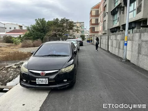 ▲台東汽車遭射擊毀損。（圖／記者楊晨東翻攝）
