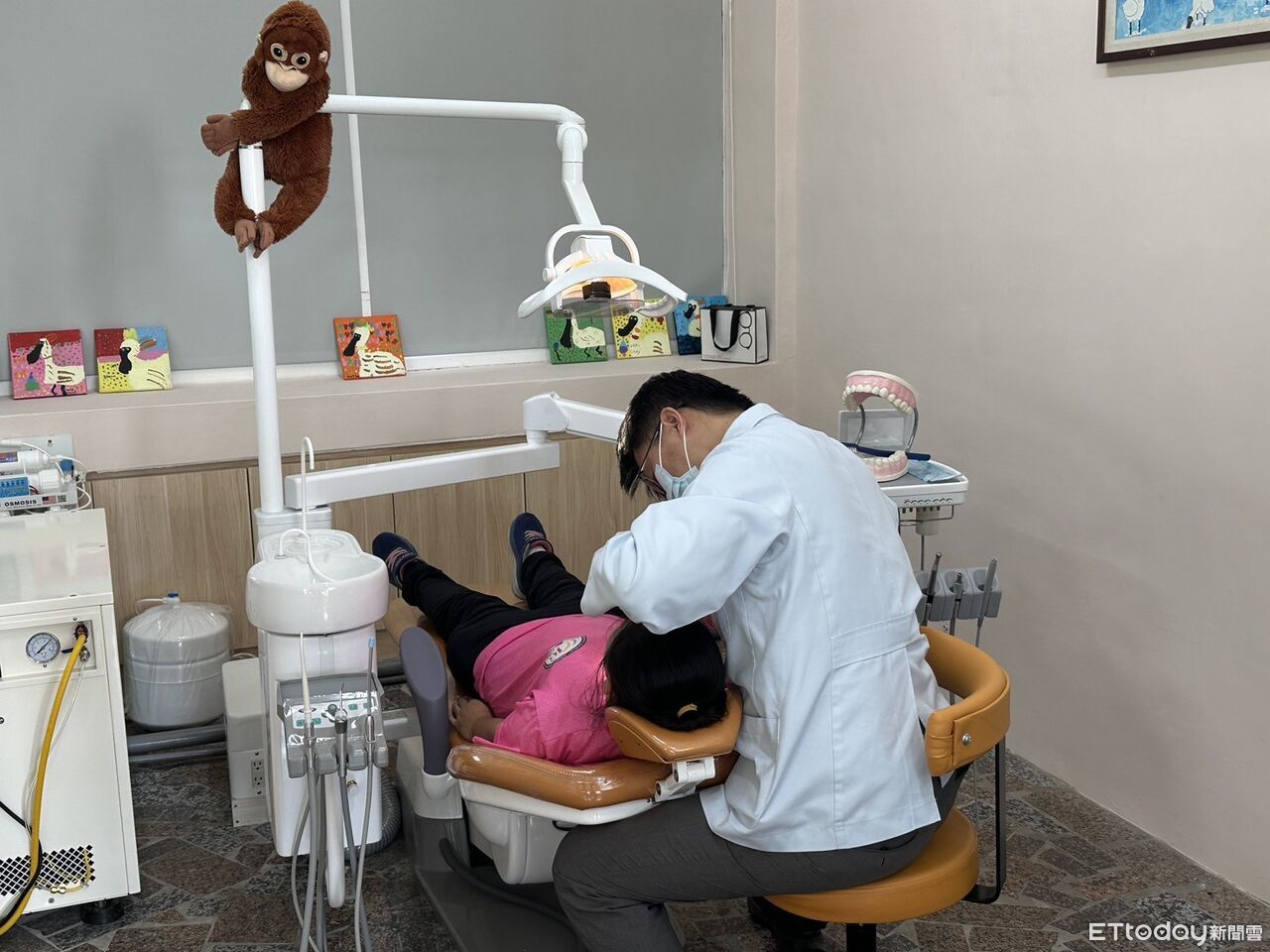 台南偏鄉36校配牙科診療設備創全國之冠！　公私協力守護孩子口腔健康