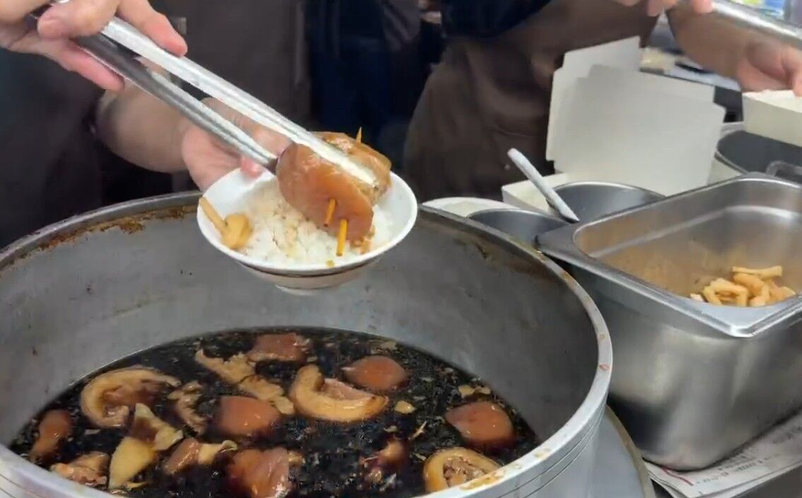 溫體豬強勢回歸!名店阿泉爌肉飯重啟經典滋味 人龍再現:還是這味最對味