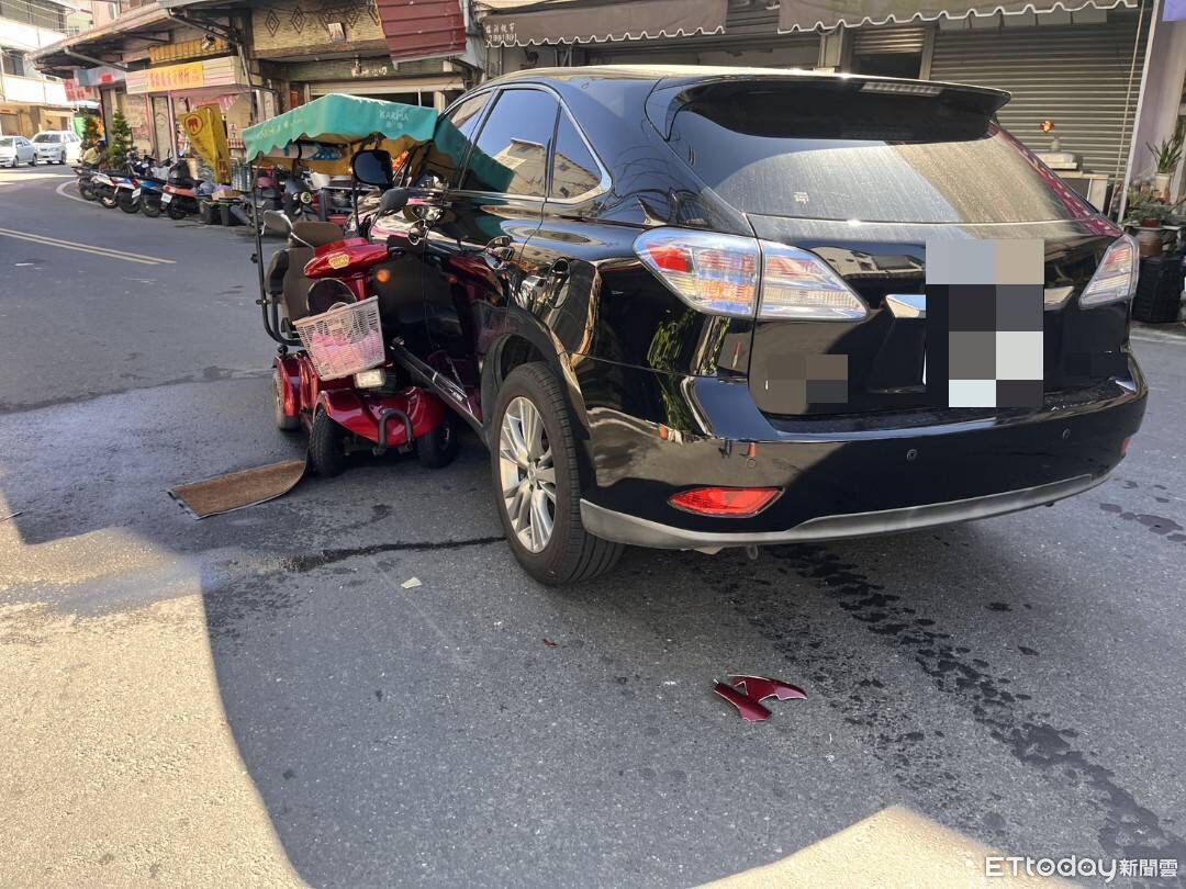 看護騎電動三輪車載她看病！休旅車切西瓜猛撞畫面曝99歲嬤慘死