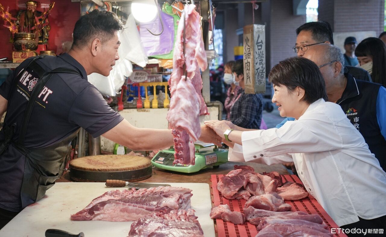 豬肉來了攤商主婦嗨翻!五花肉每斤160~180 盧秀燕視察市場