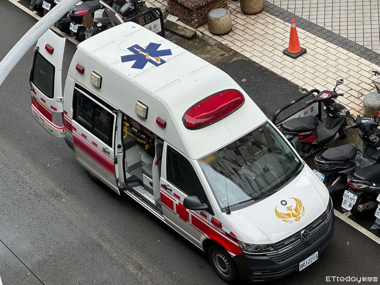 快訊/北投區「明星國中」驚傳女學生墜樓 四肢骨折送醫搶救