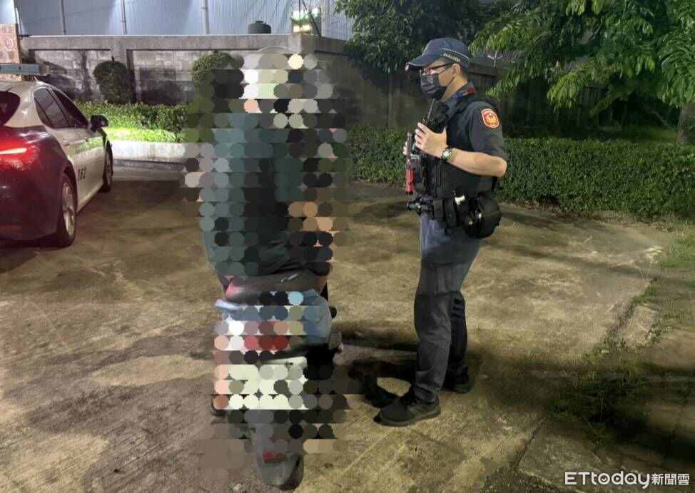 屏東80歲阿北騎車迷航到小港　東港警靠手機定位成功找到他