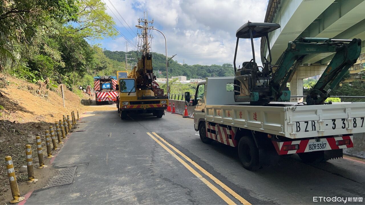 基隆暖暖區興隆街邊坡坍塌封閉　工務處：待確認安全再開放