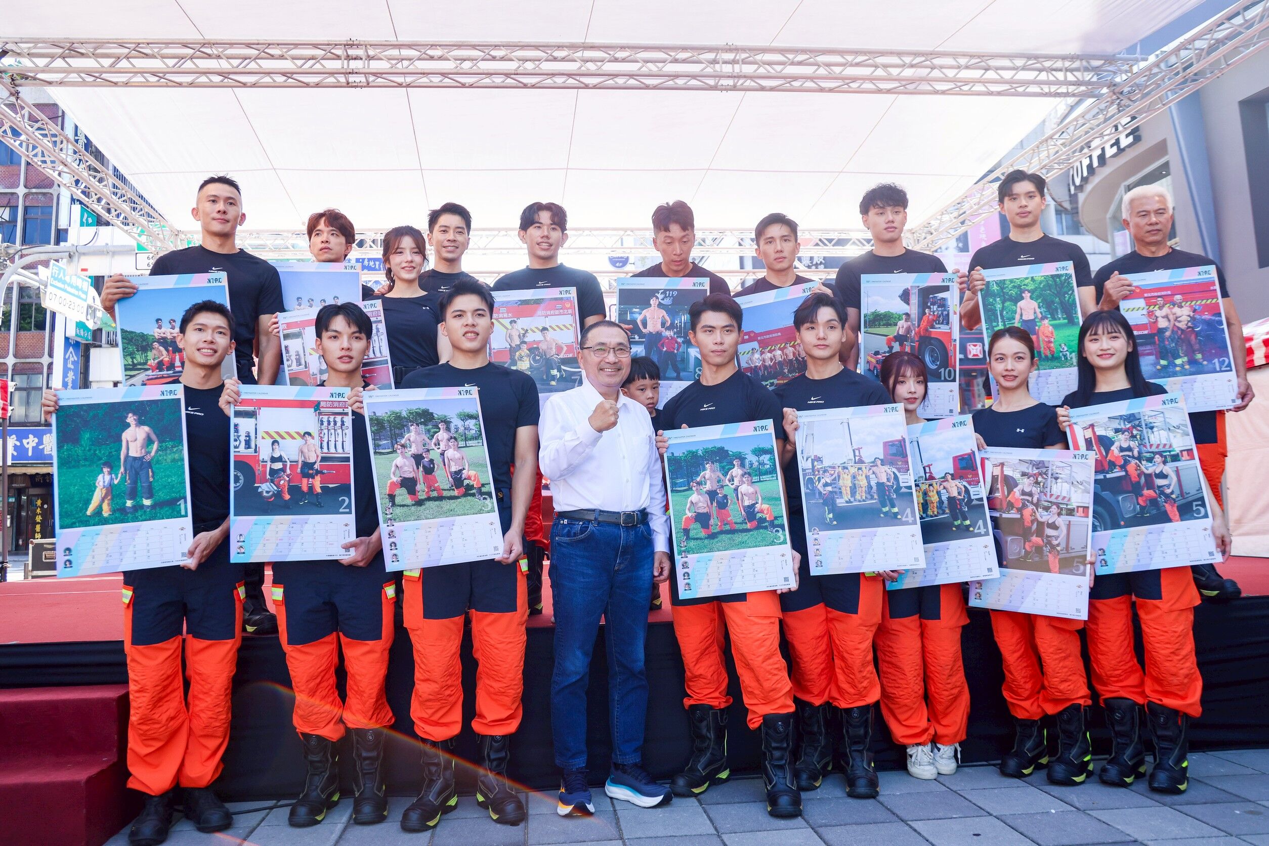 ▲2026新北消防形象月曆亮相。（圖／新北市新聞局提供）