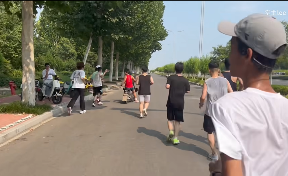 ▲▼大陸網紅「堂主lee」堅持一拳超人訓練法1000天。（圖／翻攝嗶哩嗶哩／堂主lee）