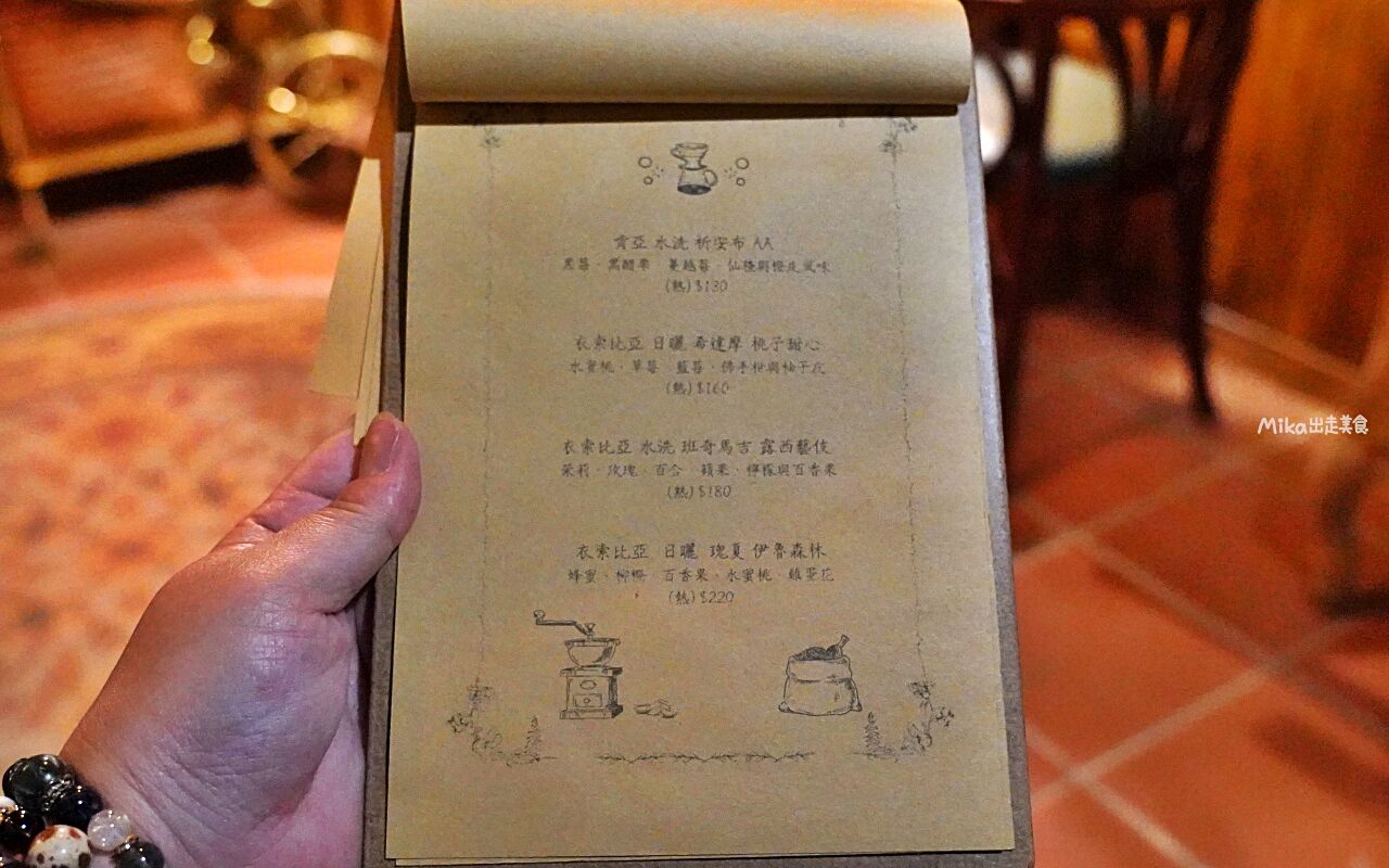 ▲▼金門「隱室．微光」咖啡館！夜間限定每周只營業三天，隱藏版古厝咖啡館、微醺調酒茶香入味搭配大人味甜點。（圖／部落客Mika提供）