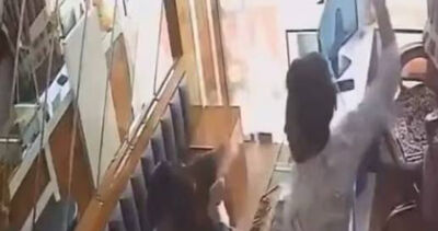 女賊搶珠寶！反被打「20耳光」嚇到落跑　超糗畫面全被曝