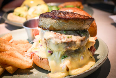 米其林推薦餐酒館轉型Brunch！鴨肝牛肉堡、開放三明治道道藏驚喜