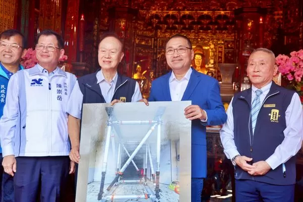 ▲艋舺龍山寺捐新北850萬救災裝備。（圖／新北市新聞局提供）