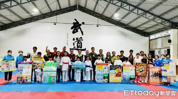 ▲麻豆分隊結合東璘運動城市集設攤宣導，吸引民眾停留學習防災知識。（記者林東良翻攝，下同）