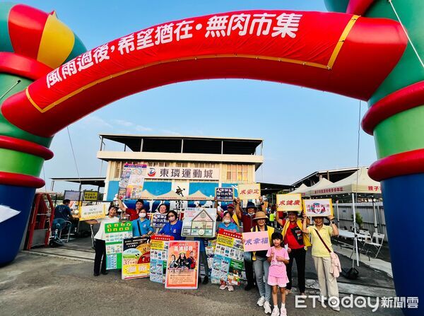 ▲麻豆分隊結合東璘運動城市集設攤宣導，吸引民眾停留學習防災知識。（記者林東良翻攝，下同）