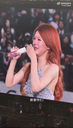 ▲▼趙露思生日會爆哭。（圖／翻攝自微博）