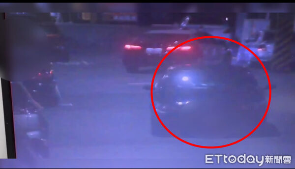 ▲▼ 深夜盤查違停聞毒味！高雄男猛撞警車逃逸　「警連開6槍」逮1人。（圖／記者賴文萱翻攝）