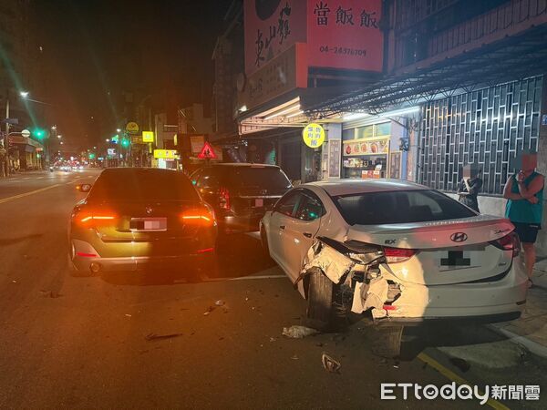 ▲▼台中女子深夜駕駛BMW酒駕連撞3車。（圖／民眾提供，下同）