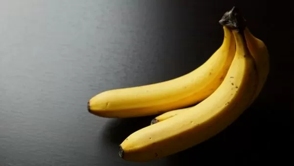 網友透露想挑到香甜的香蕉，秘訣在挑選香蕉梗較短的香蕉。（示意圖，pixabay）