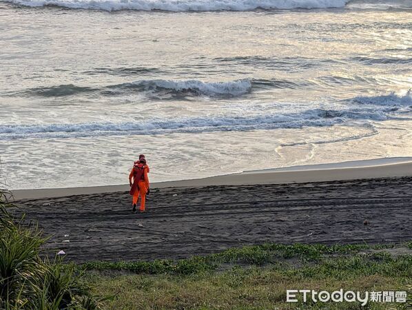 ▲▼8日晚間至9日上午，海海巡署人員持續搜尋宜蘭壯圍永鎮濱海公園落海男子。（圖／記者游芳男翻攝，下同）