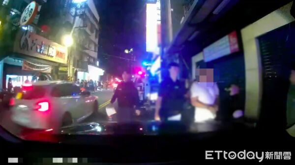 ▲▼吳男無照掛假車牌拒檢，員警破窗，吳男被員警拉出車外壓制逮捕，還在車內搜出依托咪酯喪屍毒             。（圖／記者陳以昇翻攝）