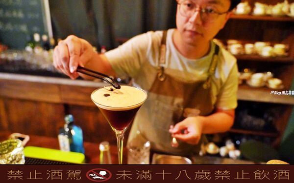 ▲▼金門「隱室．微光」咖啡館！夜間限定每周只營業三天，隱藏版古厝咖啡館、微醺調酒茶香入味搭配大人味甜點。（圖／部落客Mika提供）