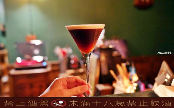 ▲▼金門「隱室．微光」咖啡館！夜間限定每周只營業三天，隱藏版古厝咖啡館、微醺調酒茶香入味搭配大人味甜點。（圖／部落客Mika提供）