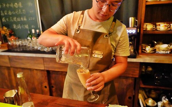 ▲▼金門「隱室．微光」咖啡館！夜間限定每周只營業三天，隱藏版古厝咖啡館、微醺調酒茶香入味搭配大人味甜點。（圖／部落客Mika提供）