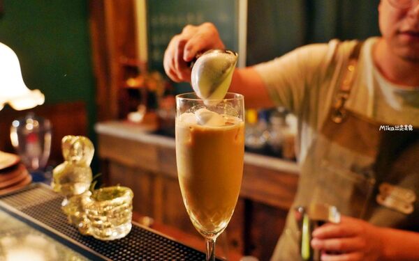 ▲▼金門「隱室．微光」咖啡館！夜間限定每周只營業三天，隱藏版古厝咖啡館、微醺調酒茶香入味搭配大人味甜點。（圖／部落客Mika提供）