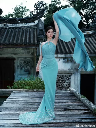 ▲虞書欣泰國遇國喪被指衣服不得體。（圖／翻攝自微博）