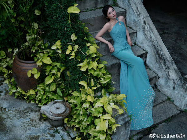 ▲虞書欣泰國遇國喪被指衣服不得體。（圖／翻攝自微博）