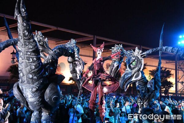 ▲▼《恐龍入侵》融合聲效、鼓手、舞蹈、歌手及高蹺恐龍等元素，打造出奇幻且充滿張力的街頭劇場。（圖／花蓮縣政府提供，下同）