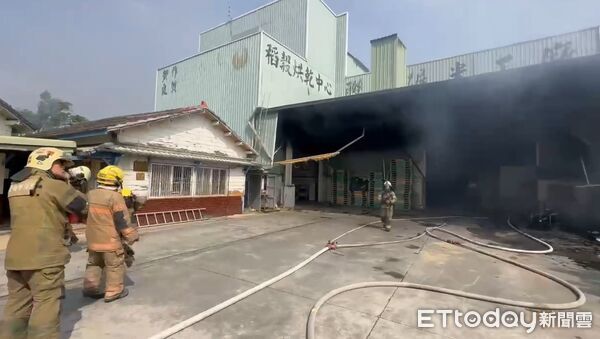 ▲▼台南後壁區嘉田里9日有碾米工廠發生火警。(記者林東良翻攝)