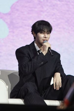 ▲▼秋泳愚在台灣認出粉絲！呆萌喊「她跟我一起飛來，就坐我旁邊」。（圖／D-SHOW提供）